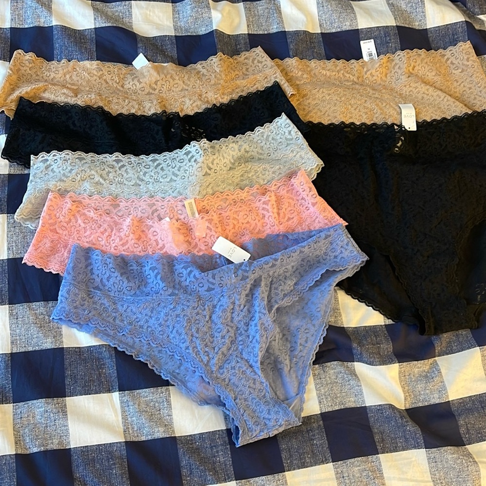 Lot of 7 Gap love all over lace NWT